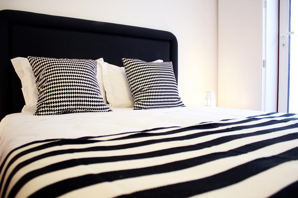 Joivy Modern 1-Bed Apt With Terrace, Moments From Sao Bento Palace Lisbon Luaran gambar