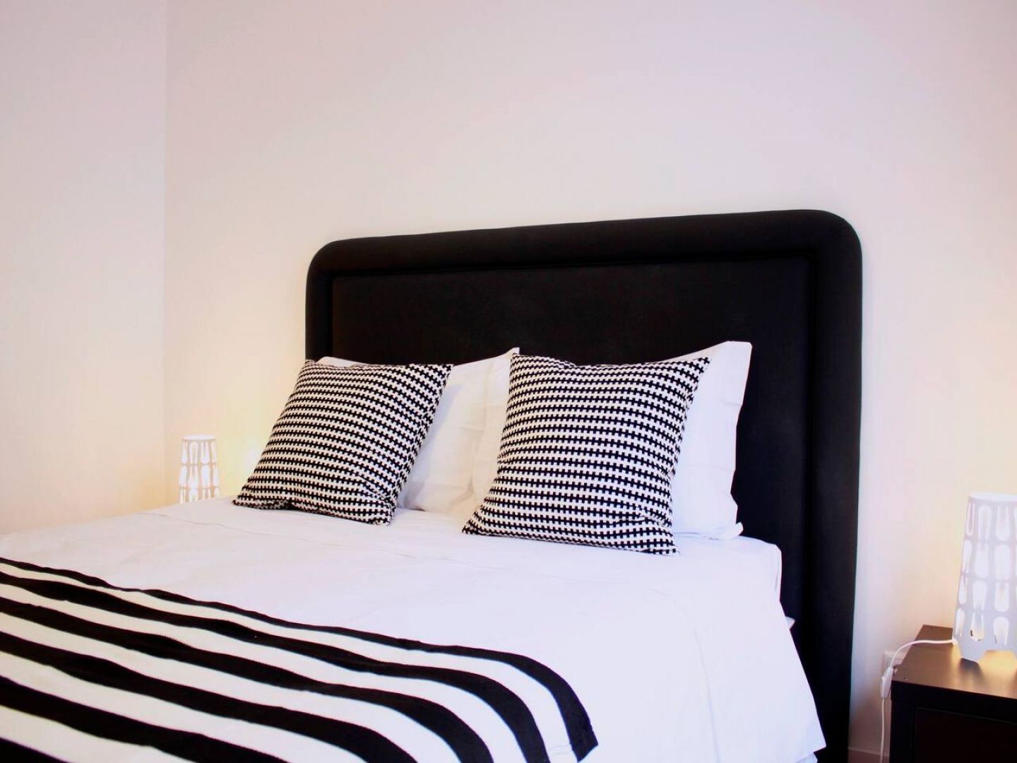 Joivy Modern 1-Bed Apt With Terrace, Moments From Sao Bento Palace Lisbon Luaran gambar